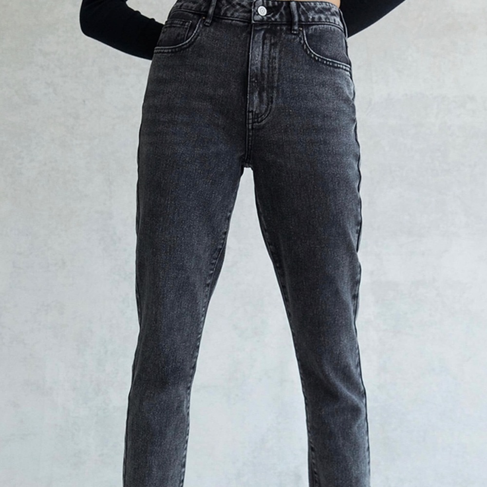 Pacsun distressed dark grey mom jeans, size 27